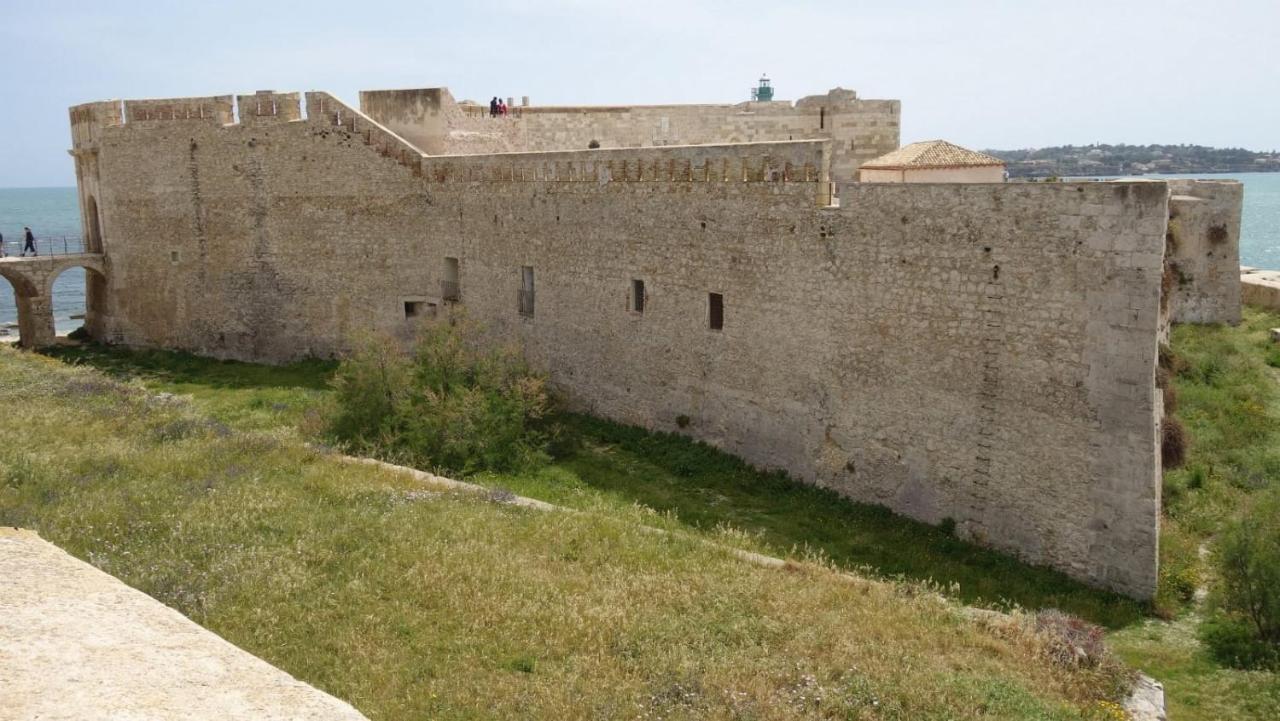 シラクーサ La Casa Al Castello Maniaceヴィラ エクステリア 写真